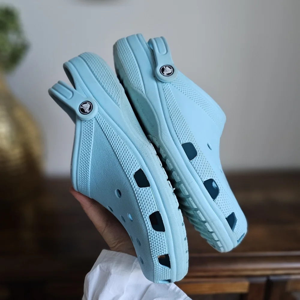 💎 Crocs Classic Clog Light Blue Men’s Size 11 Comfort Slip-On Sandals